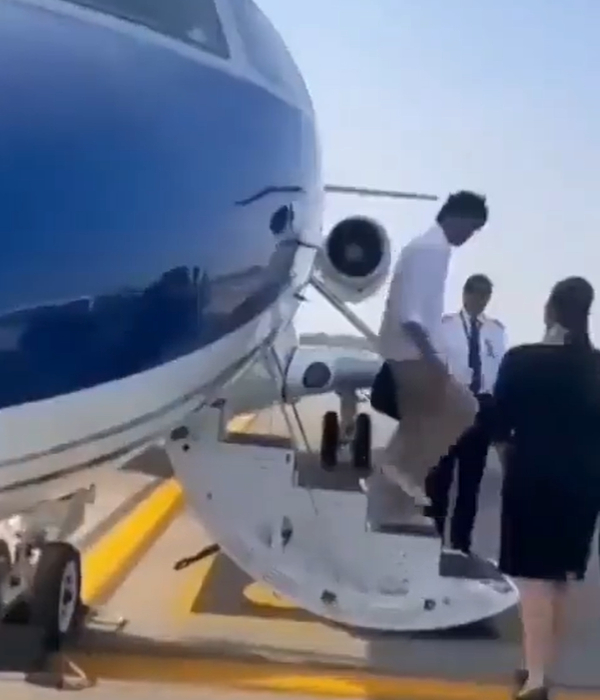  Leo: Actor Vijay suddenly goes abroad in a Private Jet 