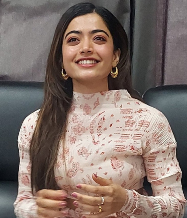 Actress Rashmika mandanna says no about Kissing scene rumour in Animal movie 