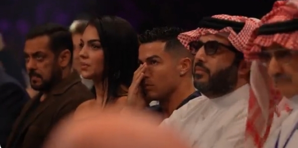 Cristiano Ronaldo not ignored Bollywood actor Salman khan in boxing event it seems