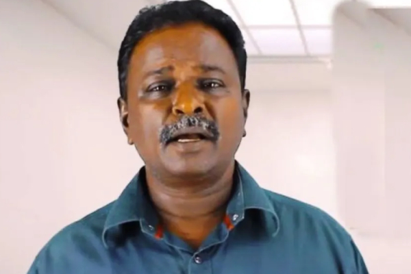 Blue Sattai Maran shares Rajinikanth lookalike person video and trolls Superstar Blue Sattai Maran shares Rajinikanth lookalike person video and trolls Superstar