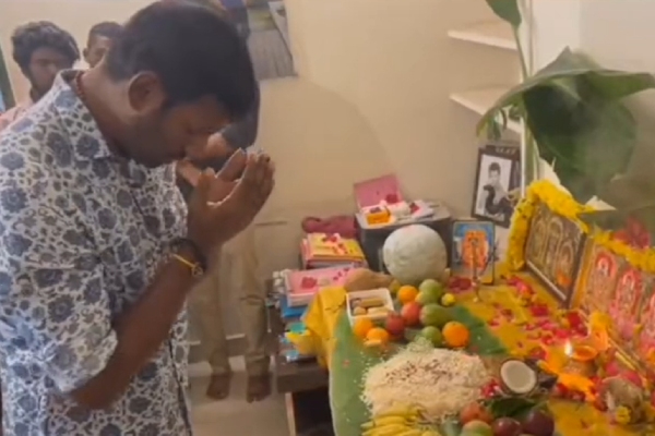 A video of actor Vishal bowing to the trinity of Gods during Ayudha Pooja 