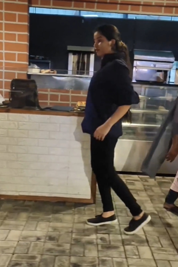 Bigg Boss Dhanalakshmi shares Karu Karu Karupaayi song reels in instagram