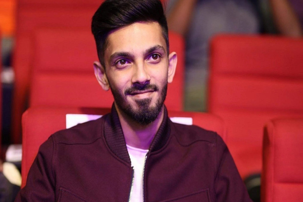 Blue Sattai Maran trolls Anirudh with Robbery Star comment
