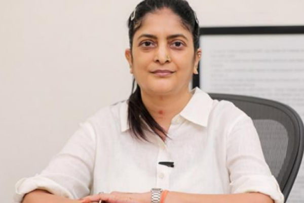 Dirctor Sudha kongara hails Koozhangal movie and the director of the film