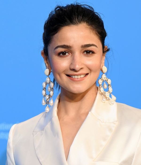 Celebrities Take Pledge to Enhance Women Empowerment 