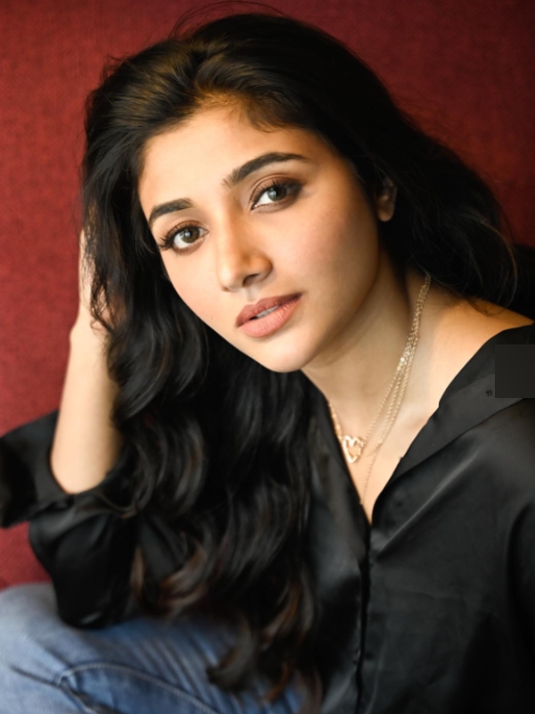 Jailer actress Mirna Menon latest modern clicks stuns fans