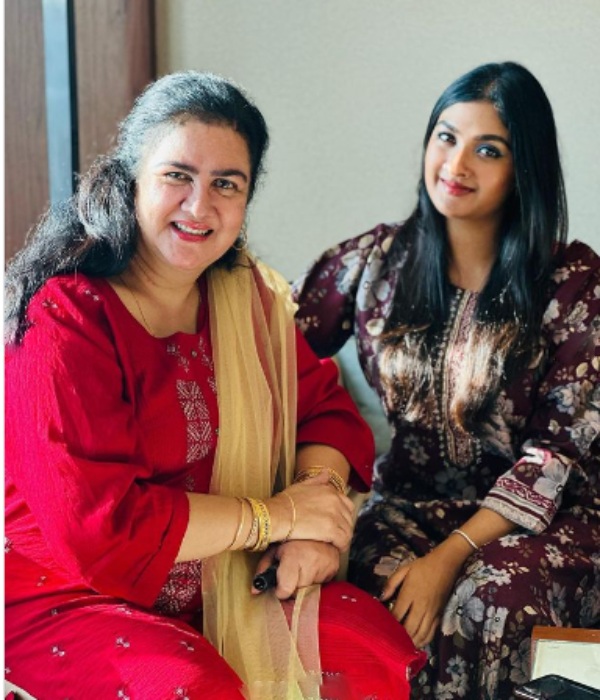 actress urvashi shared her daughter kunjatta photos on social media actress urvashi shared her daughter kunjatta photos on social media