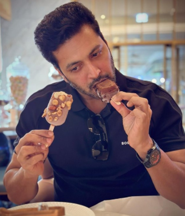 Jayam Ravi eating two ice creams but his wife Aarti Ravi warns