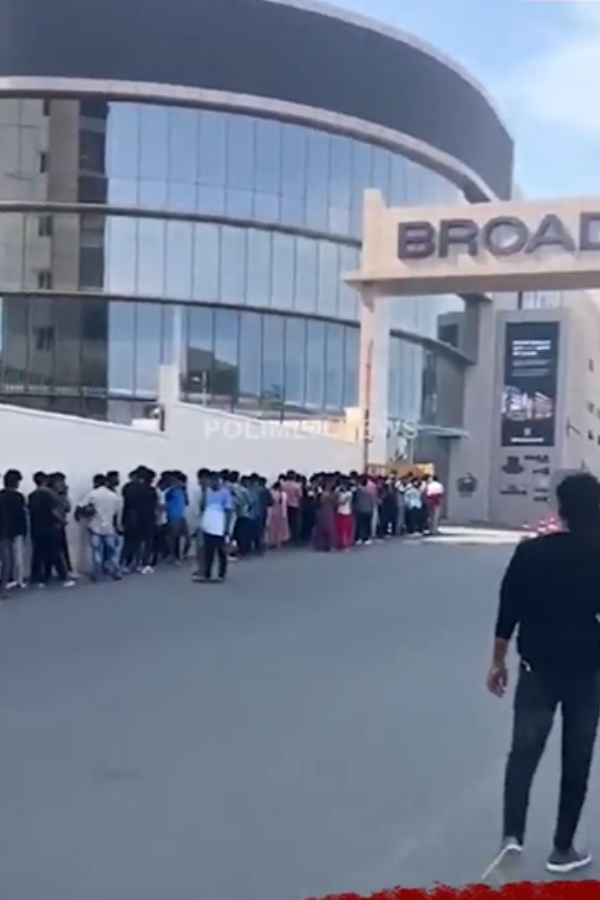 Director Blue sattai Maran questions about the ticket sales in theatres