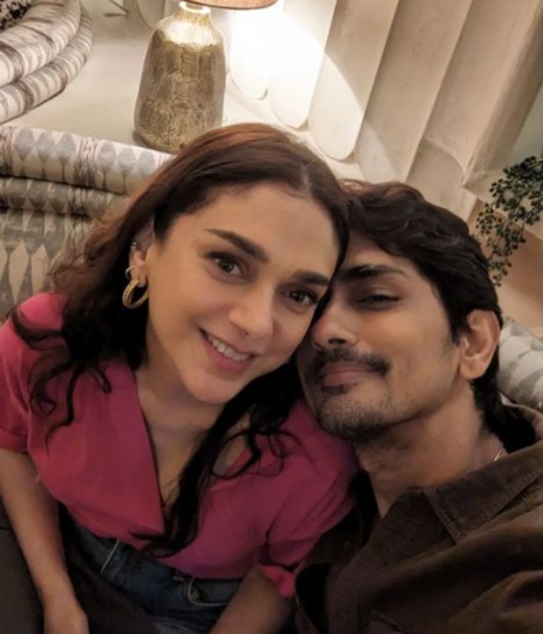 Siddharth sends a super birthday gift to her lady love Aditi Rao 
