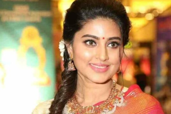 Here is the Actress Sneha Net Worth Details 