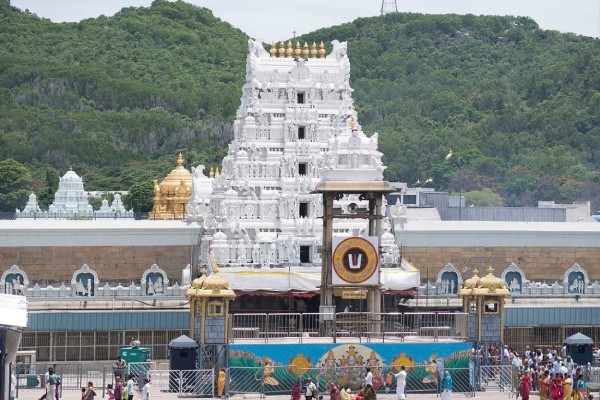 Leo Director Lokesh Kanagaraj and his team visits Tirupati for movie grand success 