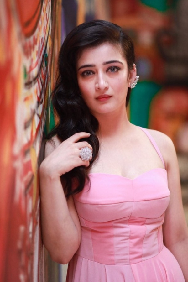 Actress Akshara haasan celebrates her birthday today and opens up about her father