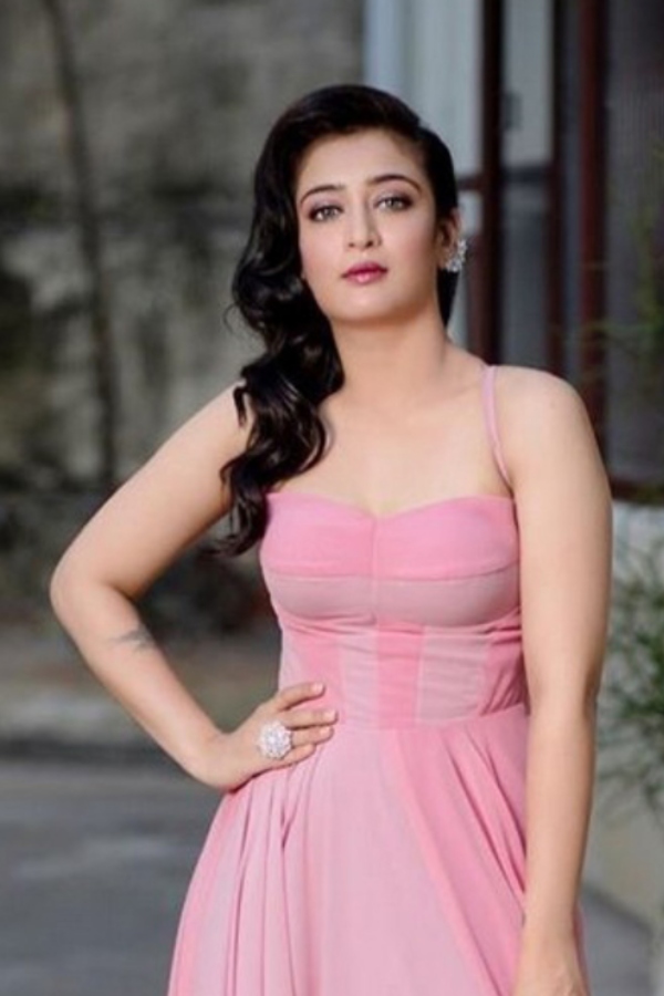 Actress Akshara haasan celebrates her birthday today and opens up about her father