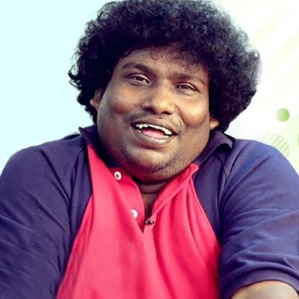 Yogibabu Gifted Lord Murugan Statue to Vishal Yogibabu Gifted Lord Murugan Statue to Vishal