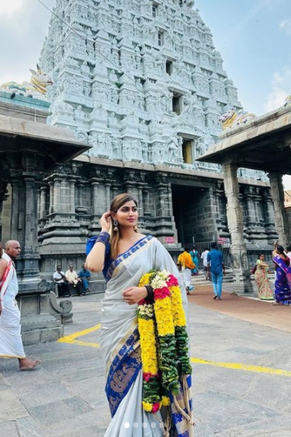 bigg boss fame shivani narayanan cute silk saree photos on social media 