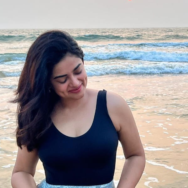 Siddhi idnanis new photoshoot in beach makes her fans thrilling Siddhi idnanis new photoshoot in beach makes her fans thrilling