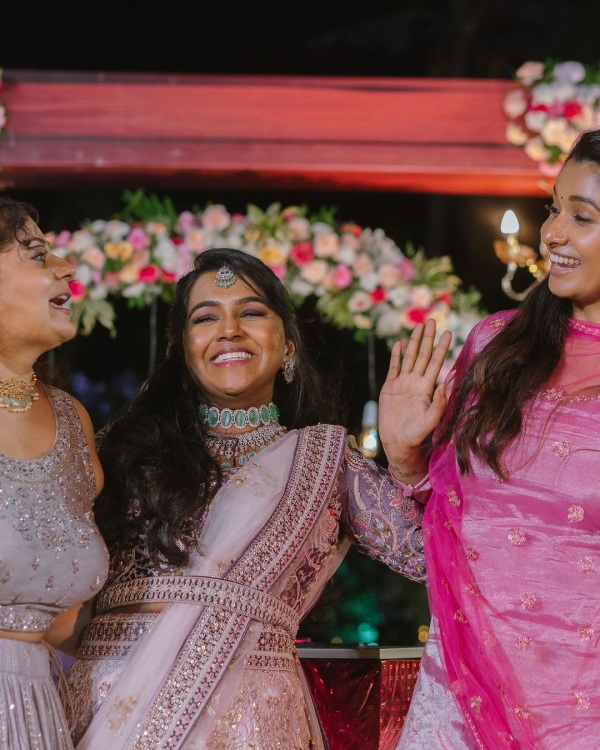 Priya Bhavani Shankar attends friend marriage with her lover photos trending Priya Bhavani Shankar attends friend marriage with her lover photos trending