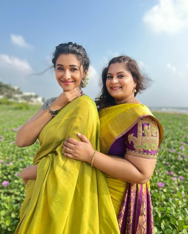 Priya Bhavani Shankar attends friend marriage with her lover photos trending Priya Bhavani Shankar attends friend marriage with her lover photos trending