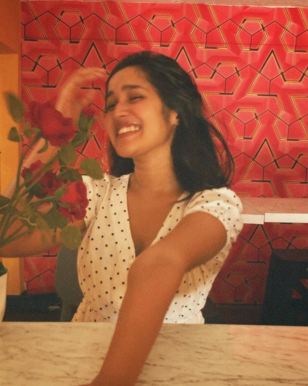 actress anikha surendran celebrate 19th birthday with mom