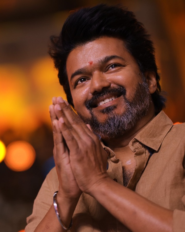 Did Leo Star Vijay gives a father like positioned to Superstar Rajinikanth via his speech?