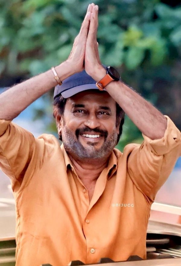 Did Leo Star Vijay gives a father like positioned to Superstar Rajinikanth via his speech?