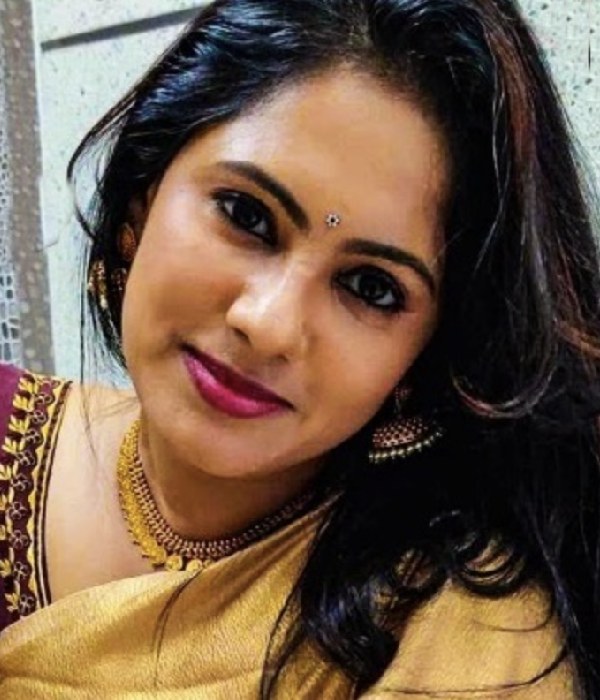 iravin nizhal actress Rekha nair open talks about adjustment