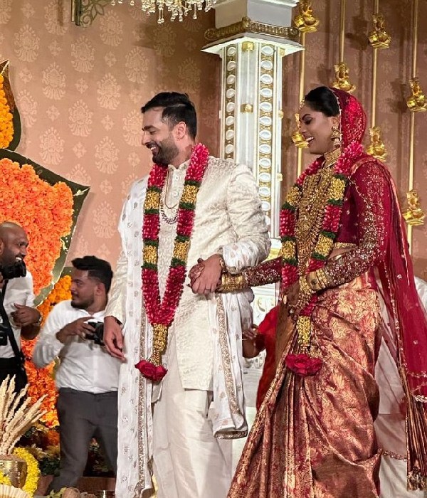Karthika Nair done a grand big wedding at Kerala and Many Celebrities attend the function Karthika Nair done a grand big wedding at Kerala and Many Celebrities attend the function