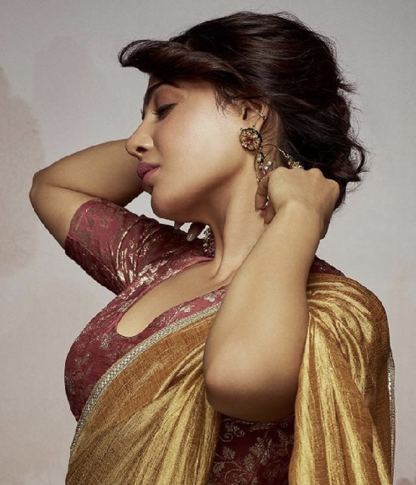 Actress Samantha shared her recent photoshoot pictures in Instagram