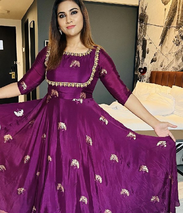 myna nandhini shared stunning video in instagram 