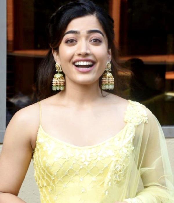 Actress Rashmika mandanna deepfake video shared and Amitakh bacchan condemns