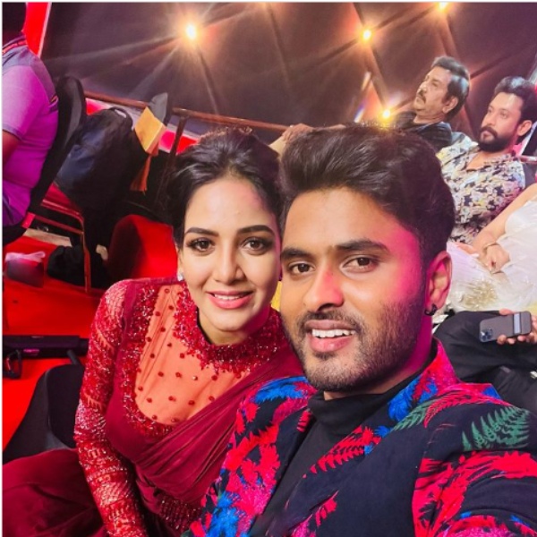 Bigg Boss Pavani celebrates her birthday today and Amir sends a superb wish