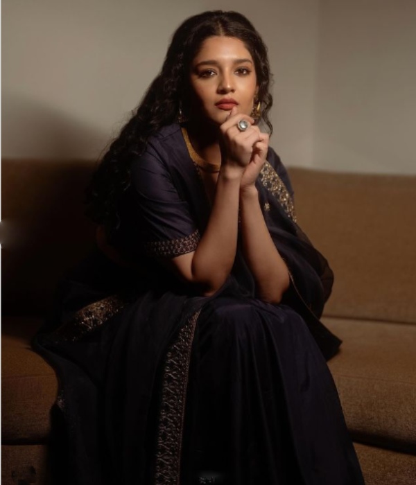 actress ritika singh six pack photos trending on internet