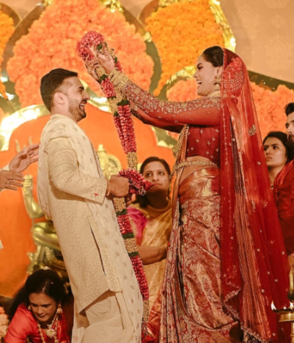 Actress Karthika Nair wedding saree and jewellery worth