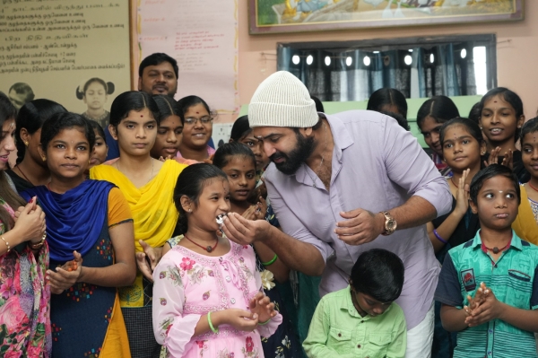 Arun Vijay Celebrated his Birthday by donating blood Arun Vijay Celebrated his Birthday by donating blood