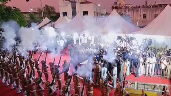 Vijayakanths body was cremated with state honors to the 72 bombs