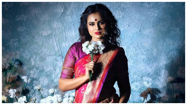 actress-ramya-pandian-glamour-photos-album