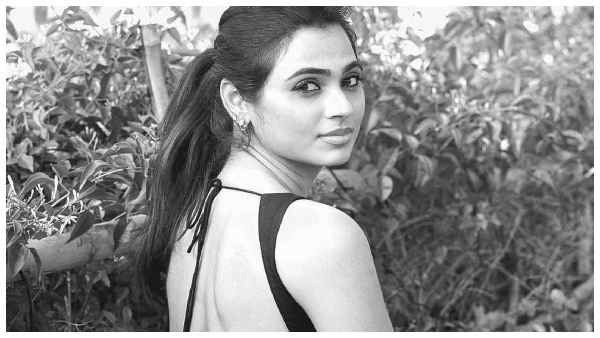 actress-ramya-pandian-glamour-photos-album