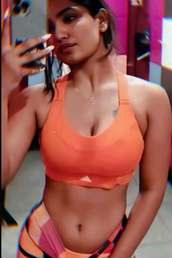 Saniya Iyappan showcase her low hip structure after workout stuns fans