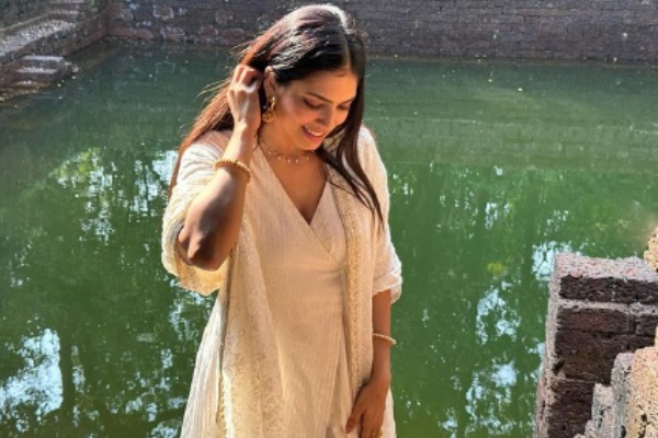 Actress Malavika mohanans new photoshoot pictures attracts fans Actress Malavika mohanans new photoshoot pictures attracts fans