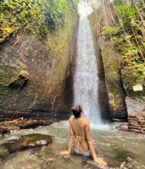 Actress Manisha Yadav hot photos fans happy