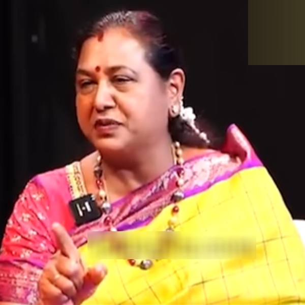 vijayakanth gifts gold chain to premalatha birthday throwback story vijayakanth gifts gold chain to premalatha birthday throwback story