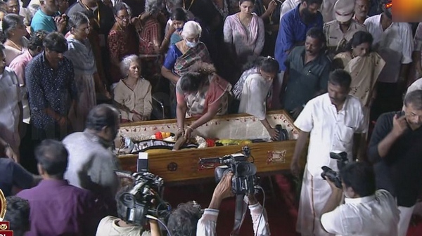 Captain Vijayakanths body is placed in Sandalwood ark