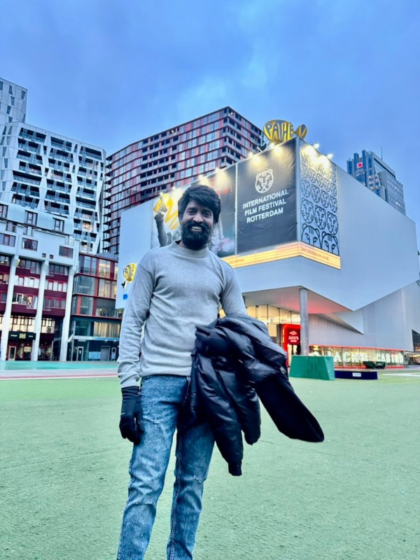 Soori visits Netherland for Exhu Kadal Ezhu Malai special screening at Rotterdam Soori visits Netherland for Exhu Kadal Ezhu Malai special screening at Rotterdam