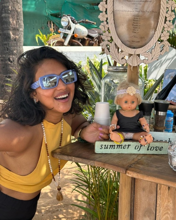 Amala Paul and her husband played tic tac toe for team boy and team girl Amala Paul and her husband played tic tac toe for team boy and team girl