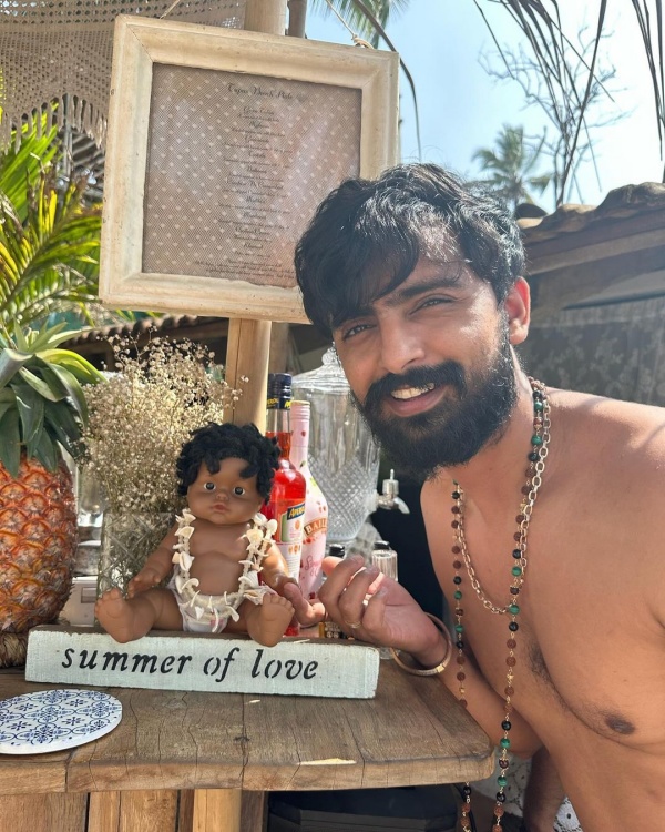 Amala Paul and her husband played tic tac toe for team boy and team girl Amala Paul and her husband played tic tac toe for team boy and team girl