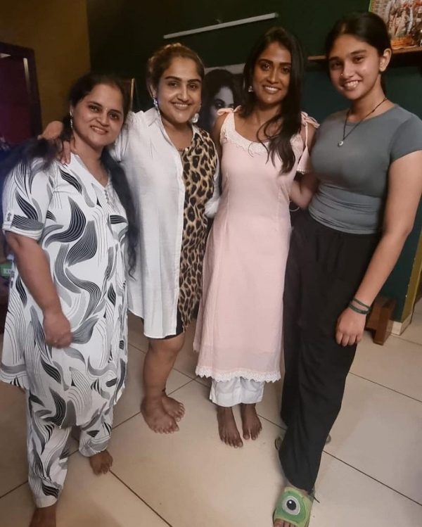 Poornima Ravi party with Nixen and Vanitha Vijayakumar photos trending Poornima Ravi party with Nixen and Vanitha Vijayakumar photos trending