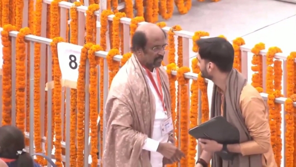 Amitabh Bachchan and Rajinikanth enters Ayodhya Ram Temple photos out now