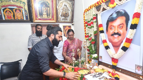 Actor Simbu paying his last respect to Captain Vijayakanth