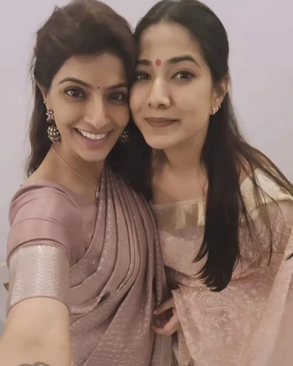  Radhika: Radhika, Sarathkumar, and Varalakshmi family photos are trending 